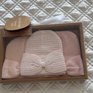New 0-6 newborn (3) little cuties bow beanies